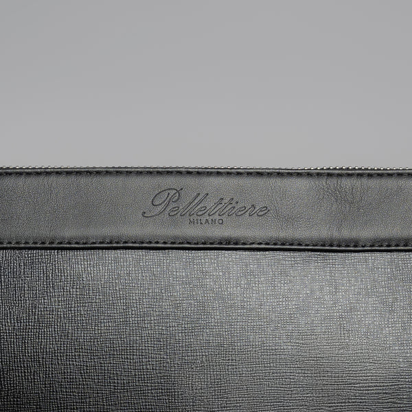 Pellettiere Milano Logo Prägung auf einer Leder Tasche, Qualität handgenäht, exklusive Tasche für Männer.