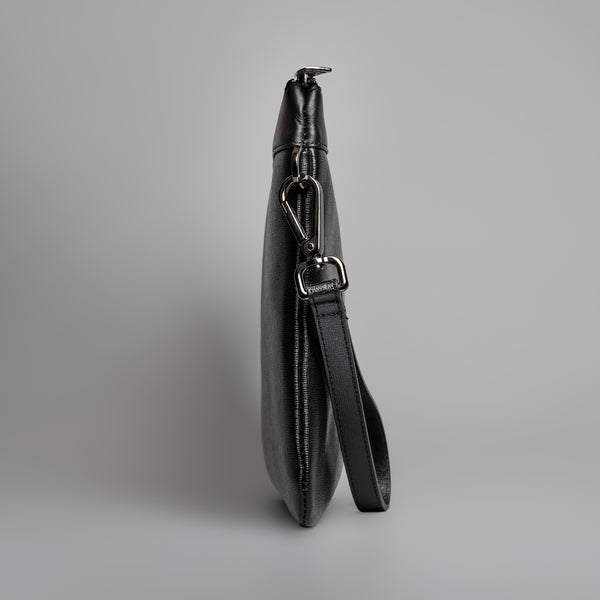 Schmale Herren Tasche von der Seite, flaches Design der Leder Pouch, ideal als Dokumententasche oder Organizer.