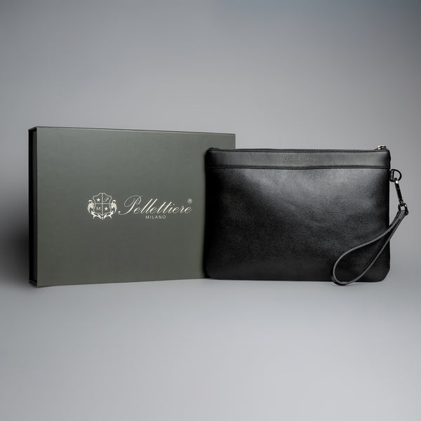 Schwarze Leder Tasche für Männer neben Geschenkbox, elegante Pouch und Herren Tasche von Pellettiere Milano.